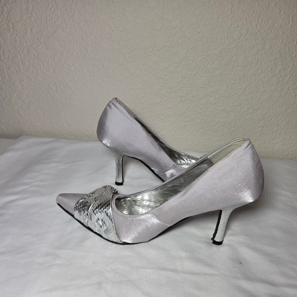 Wild Rose Silver Satin Pointed Toe Pumps Rhinestone Bow Stiletto Heels W-6.5 - Picture 5 of 10